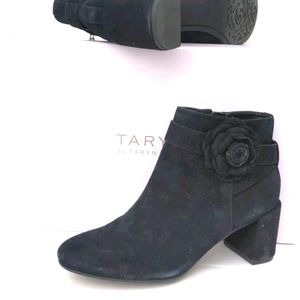 New Taryn booties Size 6.5